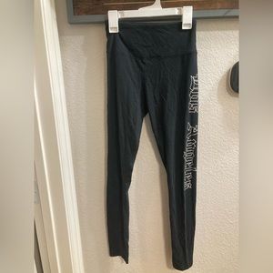 black hollister leggings “los Angeles” in gothic print ultra high rise